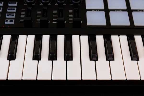 Suntikan Closeup Dari Keyboard Musik — Stok Foto
