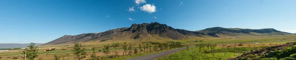 Skalnaté Hory Pod Modrou Jasnou Oblohou Islandu — Stock fotografie