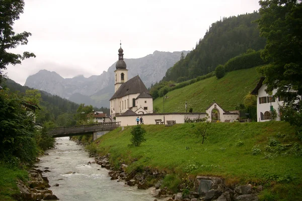 Esta Pintoresca Iglesia Parroquial San Sebastián Ramsau Bei Berchtesgaden Alemania —  Fotos de Stock