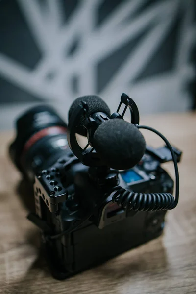 Sarajevo Bosnia Herzegovina Jul 2021 Closeup Shotgun Microphone Canon Camera — Stock Photo, Image