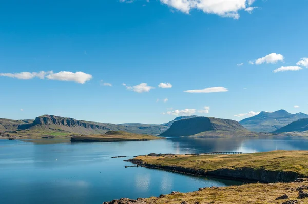 在冰岛的廷瓦尔沃兰湖上 一张美丽的照片 — 图库照片