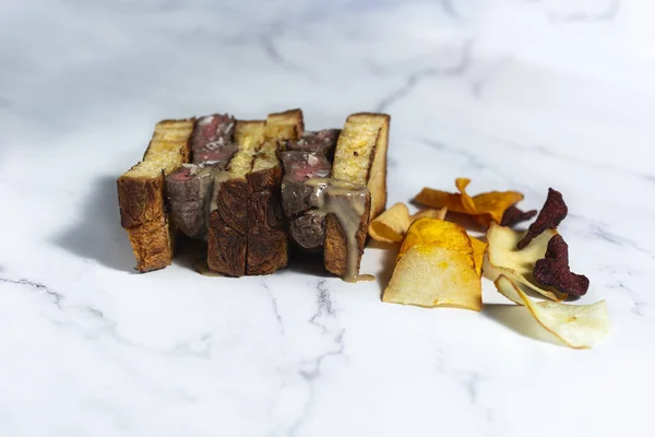 High Angle Shot Fresh Sandwich Beef Table Potato Chips — Stock Photo, Image