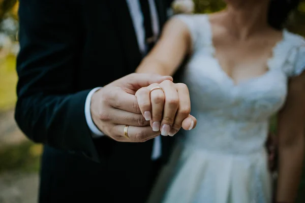 Bruden Och Brudgummen Sin Bröllopsceremoni — Stockfoto