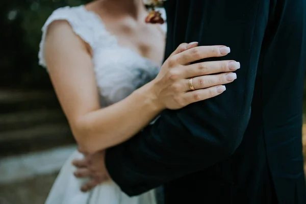 Bruden Och Brudgummen Sin Bröllopsceremoni — Stockfoto