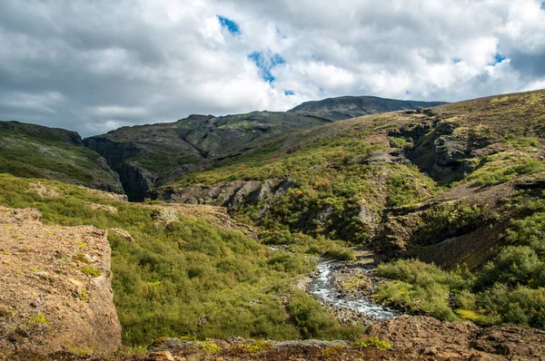 Zlanda Daki Dağların Arasından Akan Bir Nehir — Stok fotoğraf