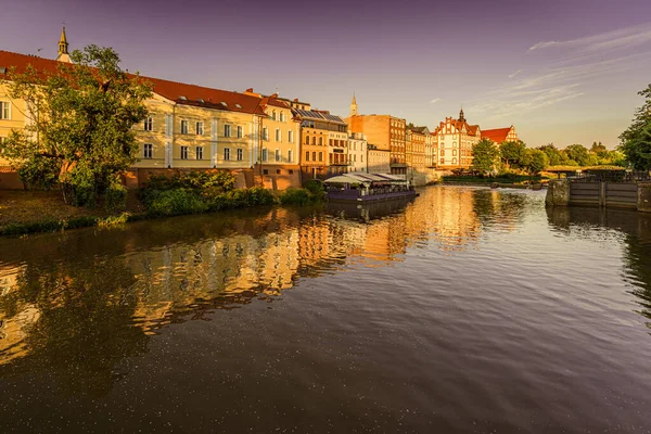 Een Oude Binnenstad Aan Rivier Opole Polen Met Prachtige Gebouwen — Stockfoto
