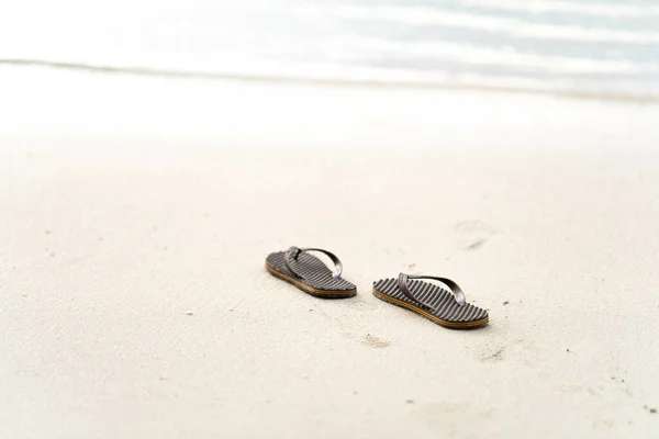 Close Shot Flip Flops Beach Background — Stock Photo, Image