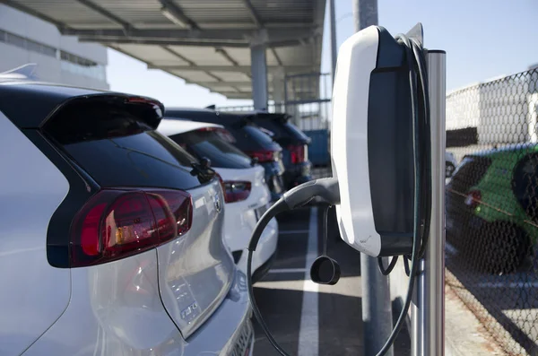 Madrid Spanje Aug 2021 Een Moderne Elektrische Auto Aangesloten Het — Stockfoto