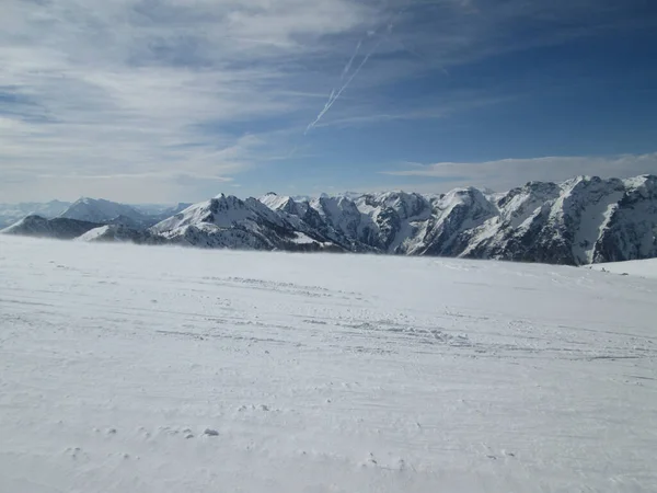 Ett Snötäckt Landskap Med Berg Bakgrunden Hinterstoder Österrike — Stockfoto