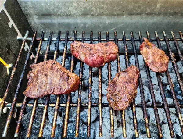 Eine Nahaufnahme Von Schweinescheiben Auf Einem Grill Brazie — Stockfoto