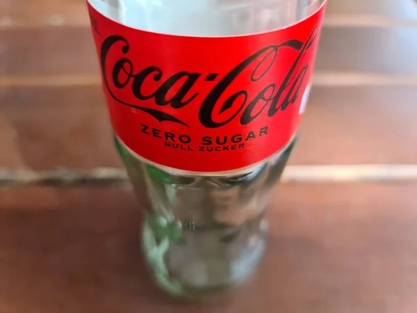Kiel Niemcy Sierpnia 2021 Zbliżenie Pustej Butelki Coca Coli Zero — Zdjęcie stockowe