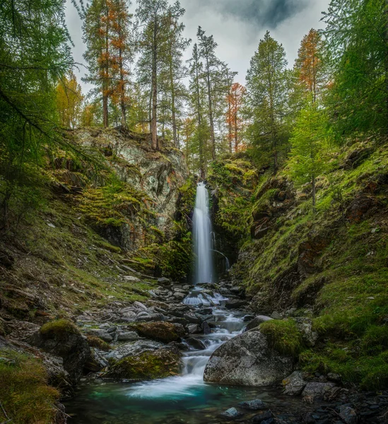 Ett Vackert Vattenfall Från Yamaat Faller Från Meter Högt Västra — Stockfoto