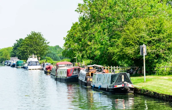 Slimbridge Zjednoczone Królestwo Czerwca 2021 Łodzie Zacumowane Wzdłuż Kanału Gloucester — Zdjęcie stockowe