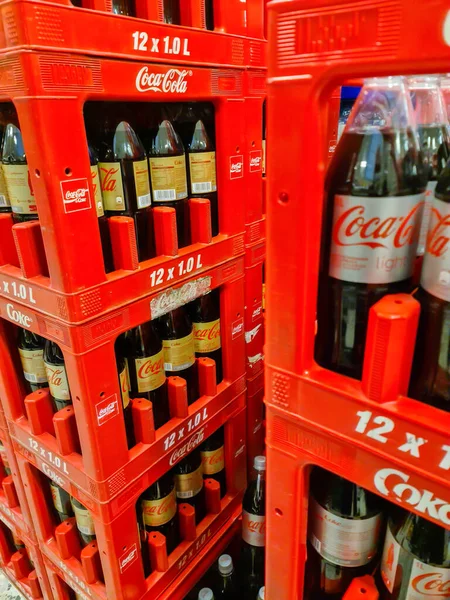 Kiel Germany Aug 2021 Vertical Shot Tack Coca Cola Boxes — Stock Photo, Image