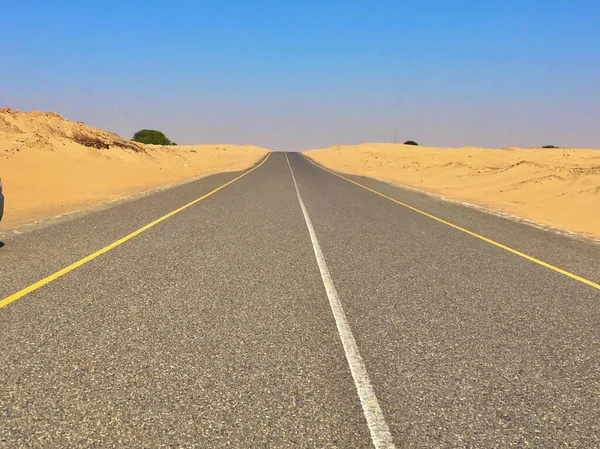 Uma Estrada Vazia Através Deserto Rub Chali — Fotografia de Stock