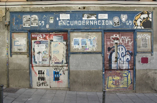 Madrid Spanien August 2021 Eine Alte Straßenmauer Mit Alten Graffiti — Stockfoto
