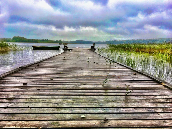 Passeio Flutuante Barco Lago Sob Céu Nublado — Fotografia de Stock