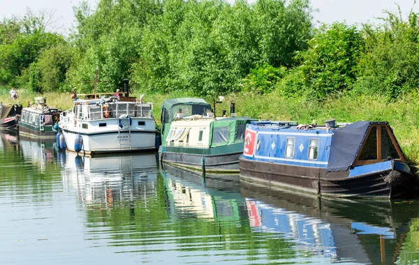 Slimbridge Zjednoczone Królestwo Czerwca 2021 Łodzie Zacumowane Wzdłuż Kanału Gloucester — Zdjęcie stockowe