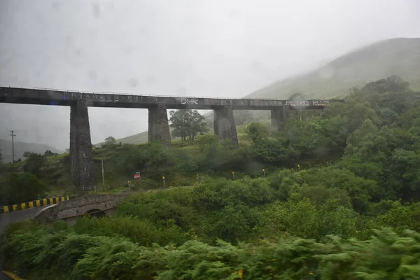 Puente Largo Naturaleza Día Niebla —  Fotos de Stock