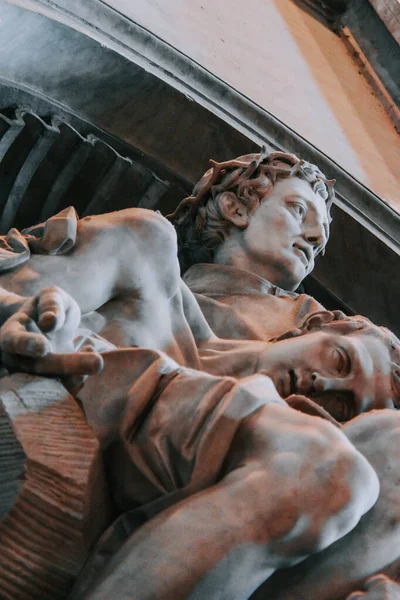 Scatto Verticale Una Statua Nella Basilica San Pietro Città Del — Foto Stock