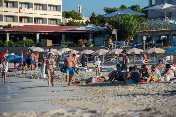 Form Frankreich August 2021 Menschen Genießen Den Strand Pujols Auf — Stockfoto