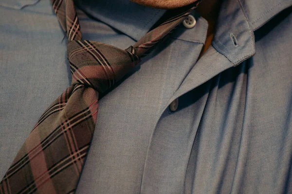 男人脖子上的领带的特写 — 图库照片