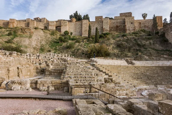 Malaga Espanha Dec 2019 Anfiteatro Romano Antigo Com Alcazaba Segundo — Fotografia de Stock