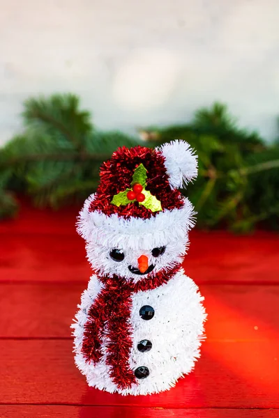 Een Selectieve Opname Van Een Speelgoed Sneeuwpop Met Een Kerst — Stockfoto