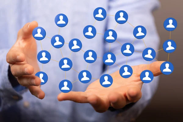Ein Rendering Blauer Menschensilhouetten Netzwerk Team Mit Einer Realen Person — Stockfoto
