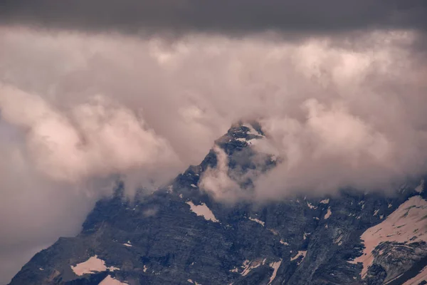 Les Sommets Enneigés Sous Ciel Sombre Nuageux Dans Parc National — Photo