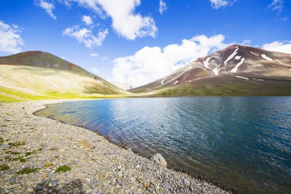 Den Vackra Naturen Kelitsadi Sjön Georgien Molnig Himmel — Stockfoto