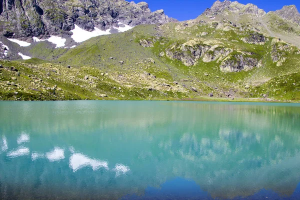 Een Schilderachtig Uitzicht Het Bergmeer Svaneti Georgia — Stockfoto