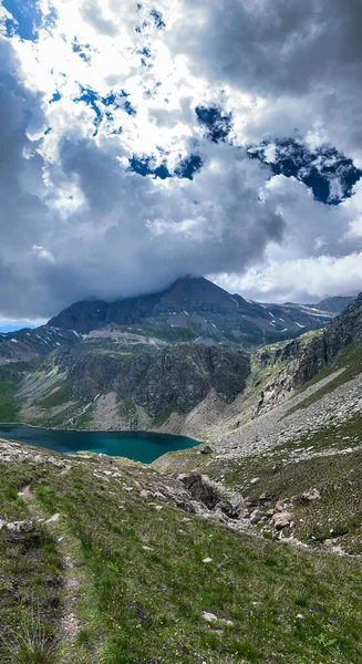 Una Vista Vertical Fascinante Desde Parque Nacional Gran Paradiso Italia — Foto de Stock