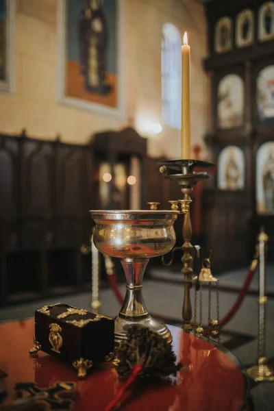 Primer Plano Candelabro Una Vela Iglesia — Foto de Stock