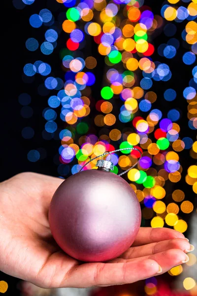 ボケの照明を背景にクリスマス装飾のクローズアップショット — ストック写真