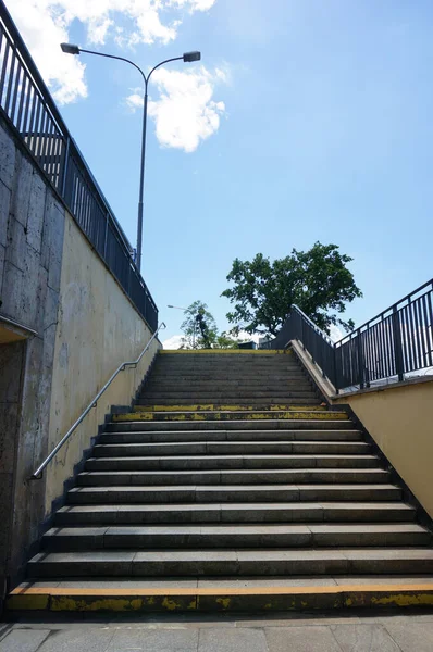 Poznan Polonia Mayo 2017 Una Escalera Que Conduce Una Estación —  Fotos de Stock