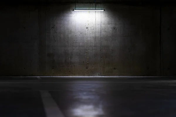 Parcheggio Vuoto Con Luce Soffusa Garage Sotterraneo — Foto Stock