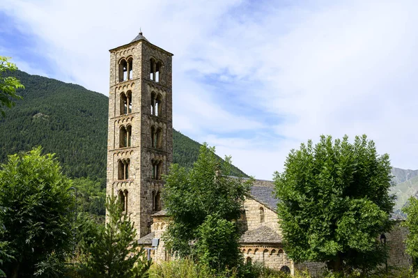 Вид Церкву Святого Климента Тауля Під Синім Небом Іспанії — стокове фото