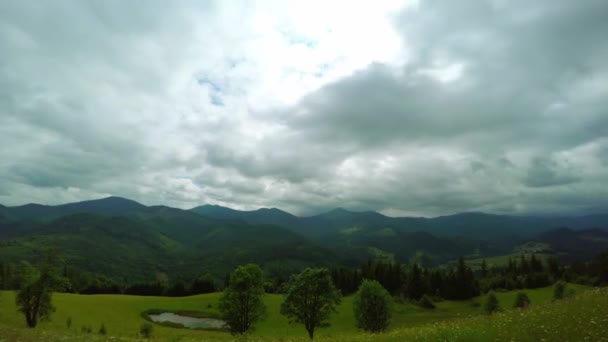 Piękny Krajobraz Górami Chmurami — Wideo stockowe
