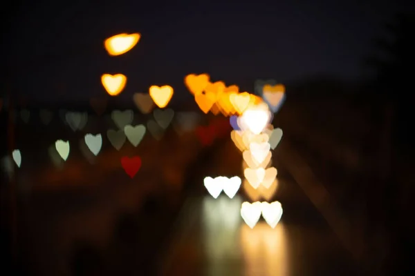 夜深人静的大街上 模糊的心形灯火通明 — 图库照片