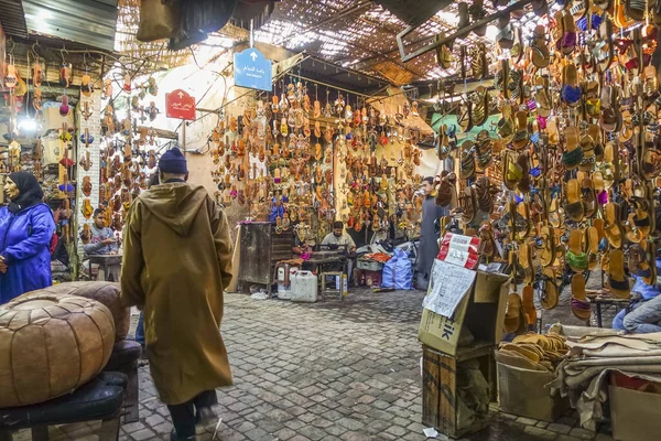 Marrakech Morocco Prosince 2019 Souk Marrákeš Kožené Boty Sandály Stáncích — Stock fotografie