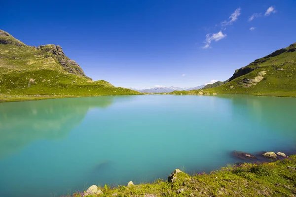 그루지야의 알프스 산맥에 호수의 — 스톡 사진