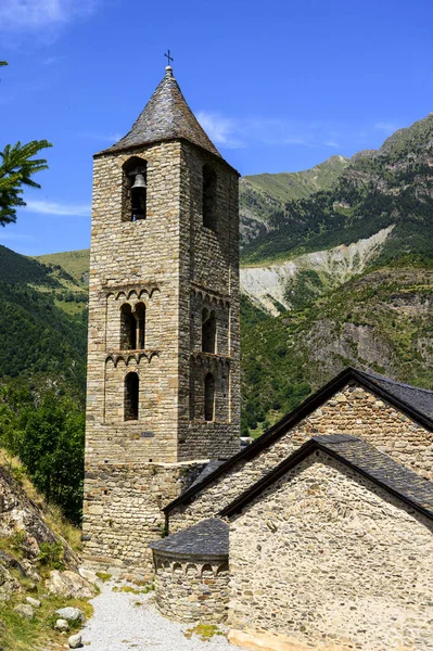 Plan Vertical Église Sant Joan Boi Dans Une Belle Nature — Photo