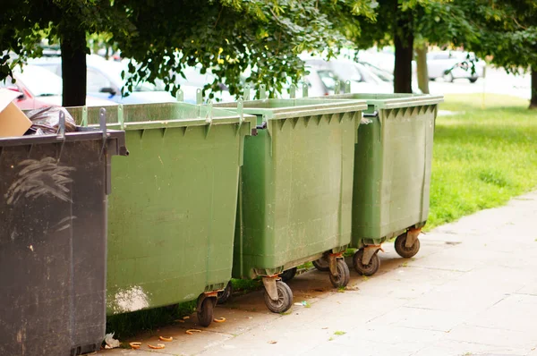 Nahaufnahme Von Müllcontainern — Stockfoto