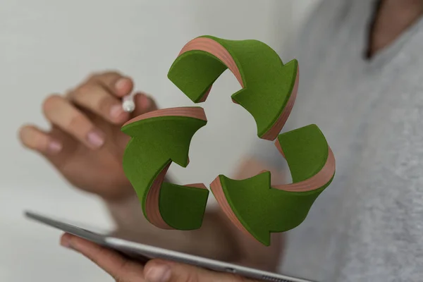 Segno Riciclaggio Verde Volumetrico Reso Tenuto Mano Una Persona — Foto Stock