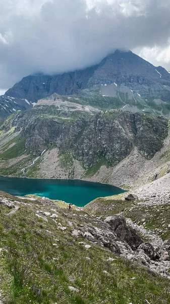 Vue Aérienne Magnifique Lac Pied Une Chaîne Montagnes Réserve Naturelle — Photo