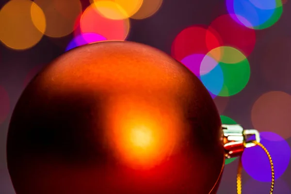 Bokeh Işıkları Karşı Yapılan Bir Noel Süslemesinin Yakın Plan Çekimi — Stok fotoğraf
