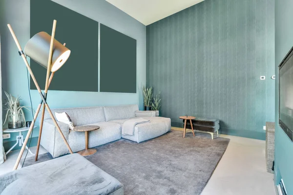Soggiorno Appartamento Moderno Con Copyspace Sulle Pareti Turchesi — Foto Stock