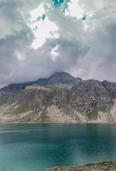 Uma Vista Hipnotizante Vertical Parque Nacional Gran Paradiso Itália — Fotografia de Stock