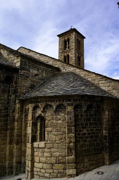 Eine Vertikale Aufnahme Der Kirche Santa Maria Taull Unter Blauem — Stockfoto